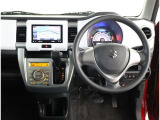 高いホールド性で運転姿勢が安定します。長距離ドライブでも疲れにくいのが魅力です。快適なドライビングライフをお送りください♪