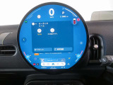 ◆インスツルメント・パネルのエレガントなデザインは、BMW特有の水平ラインで構成され、室内空間に端正な印象をもたらします。人間工学に基づいてレイアウトされた重要な操作系統は、直観的な操作が可能です◆