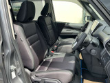 運転席まわりです。実際に座ってみて、乗り心地を体験してみてください。