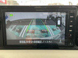 ナビ画面にアラウンドビュ-モニタ-(リアワイド)の映像を映し出しています。  狭い場所での車庫入れをサポ-トしてくれる便利アイテムです。