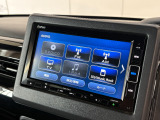 音楽ソースは、CD/DVD/SD/USB/サウンドコンテナ/TV/Bluetoothに対応しております、CDの自動録音機能やスマホ連携で快適ドライブが可能です