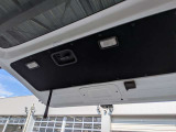 バックドアにはランプがついているので、夜間に車いすや、荷物を積み下ろしする際も視覚を確保できます。