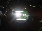 LEDオートヘッドライトを搭載しております。前方を非常に明るく照らす事ができ夜間走行時に重宝します。