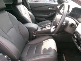 運転席は特等席!シートに汚れもございませんので気持ちよく使用していただけます。