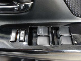 運転席はオートパワーウィンドウ☆窓の全閉全開が自動で出来るので便利ですよ♪