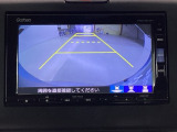 バックをするとき自動でリアの様子が映る『リアカメラ』付き! 画面で確認しながらバックが出来るので駐車の時も安心です。