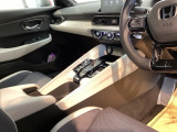 運転席からも助手席からも自由に使えるドリンクホルダー付。【ドライブモードスイッチ】SPORTモード・NORMALモード・ECONモードの3つから用途に合わせて選択ができます。