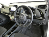 【運転席まわり】・・・ハンドルやシートなども隅々までクリーニング済み。キレイな車内でドライブがより一層快適にお楽しみいただけると思います。