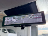 インテリジェントルームミラー搭載で、車の後方に設置されたカメラ映像を映し出してシートバックやヘッドレスト、同乗者に視界が遮られることがなく視認性が非常に良いです