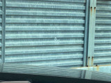 運転視界の遠方上方に虚像を投影することで前を見ながら情報の視認ができます。本当にドライバーが必要な情報を適切に伝え、楽しんで頂くことを考えた新世代装備です。※虚像は2.6m前方に浮かぶイメージです。