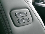 助手席シートを運転席柄操作できます。