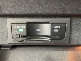 【ETC2.0(DSRC)】ETCカードを挿入すれば料金所はノンストップで通過できます。ETC限定の割引や、高速道路の情報提供サービスを利用できます。