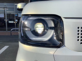 【LED・HIDヘッドライト】 ハロゲンヘッドライトに比べて大光量で、遠方視認性を向上させてくれる為、悪天候や夜間の運転をより安全にサポートしてくれます
