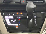 操作しやすい位置にあるシフトレバー!