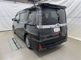 走りにこだわりながら収納力も持ち合わせたお車です。