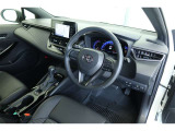 【運転席&助手席】シートは黒を基調にしたスタイリッシュなデザインです。クリーニング済みですので清潔感があり気持ち良く乗っていただけます♪