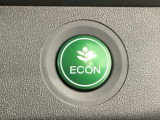 ★ECONスイッチ★ エコドライブを加速しよう!スイッチをONにすると、運転の仕方によるロスを抑え込み燃費をよくするようクルマが頑張ります(*^ー^*)燃費向上にチャレンジ♪