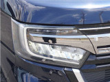 【ヘッドライト】省電力で長寿命の明るく運転しやすいLEDヘッドランプです。明るく照らすので暗い夜道からお客様を守ってくれます。