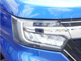 【ヘッドライト】省電力で長寿命の明るく運転しやすいLEDヘッドランプです。明るく照らすので暗い夜道からお客様を守ってくれます。