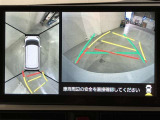 パノラミックビューモニター付きです。車両を上から見たような映像をディスプレイオーディオ画面に表示。運転席からの目視だけでは見にくい、車両周辺の状況をリアルタイムでしっかり確認できます。