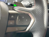 【レーダークルーズコントロール】高速道路での長距離走行が楽に!!自動で速度を保つクルーズコントロールが、衝突軽減システムと連携し、前方の車両を感知して車間を保つように速度調節してくれます!!