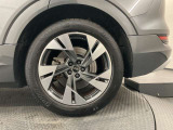純正アルミホイール装着車両です!