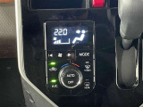 【オートエアコン】一度お好みの温度に設定すれば、車内の温度を検知し風量や温度を自動で調整。暑い&hellip;寒い&hellip;と何度もスイッチ操作をする必要はありません。快適な車内空間には必須の機能ですね♪