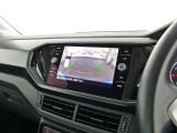 バックモニター搭載で車庫入れ安心!バック中の死角部分がモニターに映し出されるので安全性アップ!前後パークセンサーとバックカメラで車庫入れも安心です。