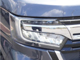 【ヘッドライト】省電力で長寿命の明るく運転しやすいLEDヘッドランプです。明るく照らすので暗い夜道からお客様を守ってくれます。