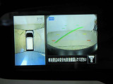 パノラミックビューモニター付きです。車両を上から見たような映像をディスプレイオーディオ画面に表示。運転席からの目視だけでは見にくい、車両周辺の状況をリアルタイムでしっかり確認できます。