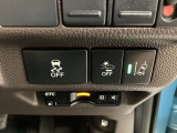 衝突の危険がある時に警告してくれる衝突軽減ブレーキ。車線を外れそうな時に警告し、ステアリング制御してくれる路外逸脱制御機能搭載!