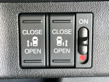 【両側パワースライドドア】スマートキーや運転席のスイッチで後席両側スライドドアの開閉が可能♪電動だから力を入れてドアを開ける必要が無く、小さなお子様でも簡単に開け閉めでき快適です♪