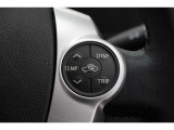 機能性溢れる運転席まわり。使いやすいスイッチ類の配置で運転中のストレスを軽減し楽しくドライブできますよ。