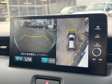 【マルチビューカメラシステム】専用のカメラにより、上から見下ろしたような視点で360度クルマの周囲を確認することができます☆死角部分も確認しやすく、狭い場所での切り返しや駐車もスムーズに行えます。