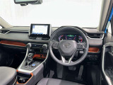 運転席まわりです。 各操作スイッチは使いやすい位置に配置されてます。