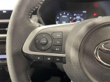 【ステアリングスイッチ】運転中に視線を前に向けたまま画面の操作できます。