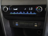 車内を快適に、オートエアコンを装備しています。