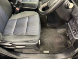 運転席シート足元です。