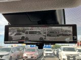 【インテリジェントルームミラー】はリアカメラが車両後方を映し出すので、いつでもクリアな後方視界を確保!夜間や悪天候の運転でも安心です♪