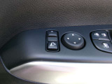 ドアミラーの鏡面の調節、格納は運転席からすべて操作できます!