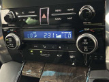 デュアルエアコンとは、運転席と助手席で、個別に温度設定ができる機能です。気温の感じ方は、人それぞれ違うもの。乗る人に優しい機能ですね。