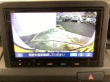 後方確認はお任せ! リアカメラ装備でバック駐車をサポートします。