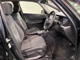 程よい硬さとホールド性が高くロングドライブも疲れにくいシートです。
