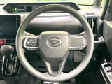 インテリアに合わせたデザインのステアリングは、運転される方のことも考え、運転しやすい形状、大きさです。是非一度、実際に触ってお確かめください。
