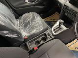 運転席と助手席の間のセンターコンソールにカップホルダー2つあります(^^♪