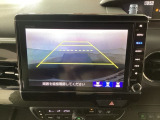 【バックカメラ】運転が苦手な方も車庫入れラクラクです!ギアをリバースに入れれば自動的に切り換わりますので、面倒な操作は不要です♪狭い駐車場もお車を傷つけず安心ですね!