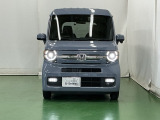 LEDヘッドライトを装備しています。LEDヘッドライトはとても明るく、雨の日や夜間走行も安全・安心です。オートライトコントロール付きで周囲の明るさに応じて自動で点灯・消灯します