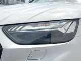 ●LEDハイビームが多数独立で存在し、ハイビーム時に対向車や前方を走る車の部分をロービームに切り替えが可能!!シーケンシャルウインカーも装備!!