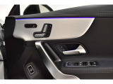 【メモリー付きパワーシート】3名までのシートポジションを記憶できるパワーシート!運転席のみ、ドアミラー・ステアリング位置も記憶可能です。高速道路などでの、運転交代時などに便利な機能です☆