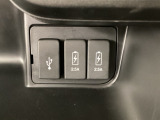 ソケット類も充実☆対応のケーブルがあれば車内でスマホなどの充電が可能です☆